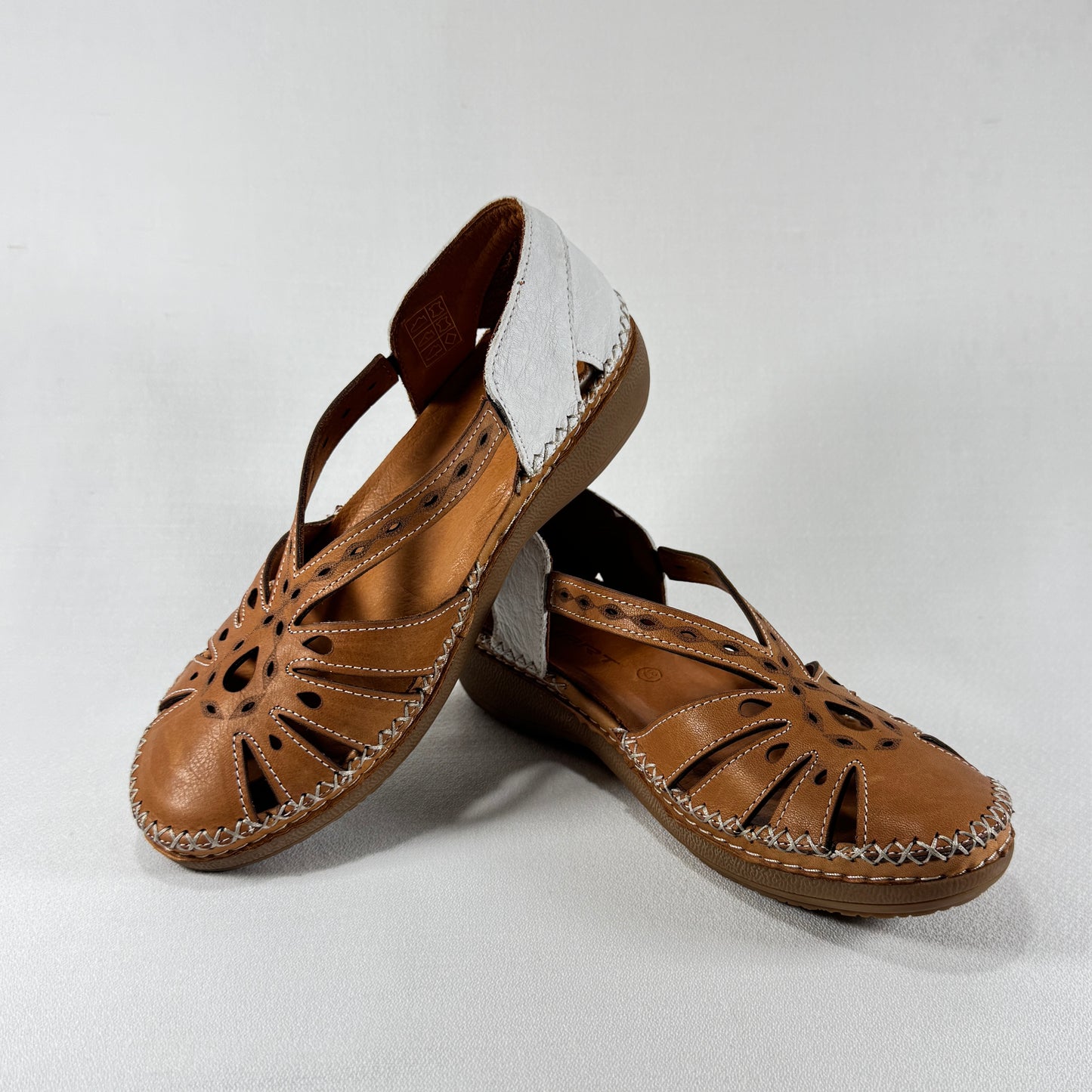 SANDALIA CERRADA VICMART CUERO 379-22