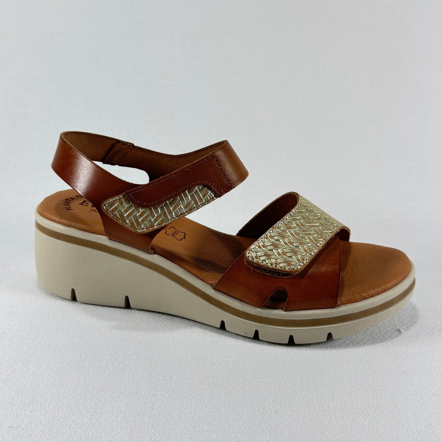 SANDALIA CUÑA AVELLANA CORFU ORO EVA FRUTOS 6410