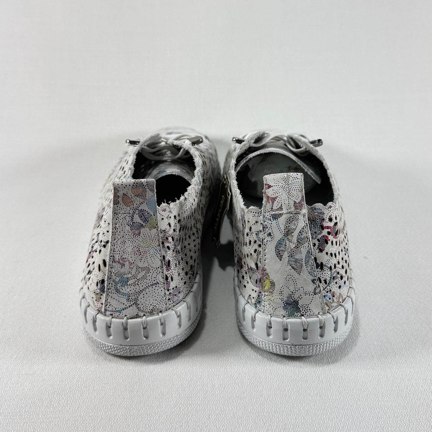 ZAPATOS CASUAL MANLISA S520-500 WHITE FLOWERS