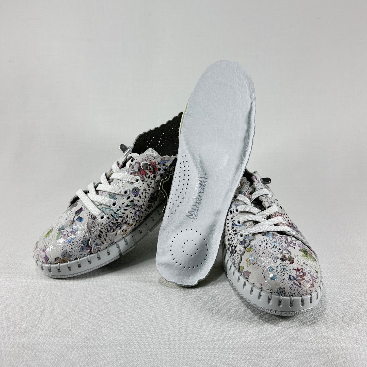 ZAPATOS CASUAL MANLISA S520-500 WHITE FLOWERS