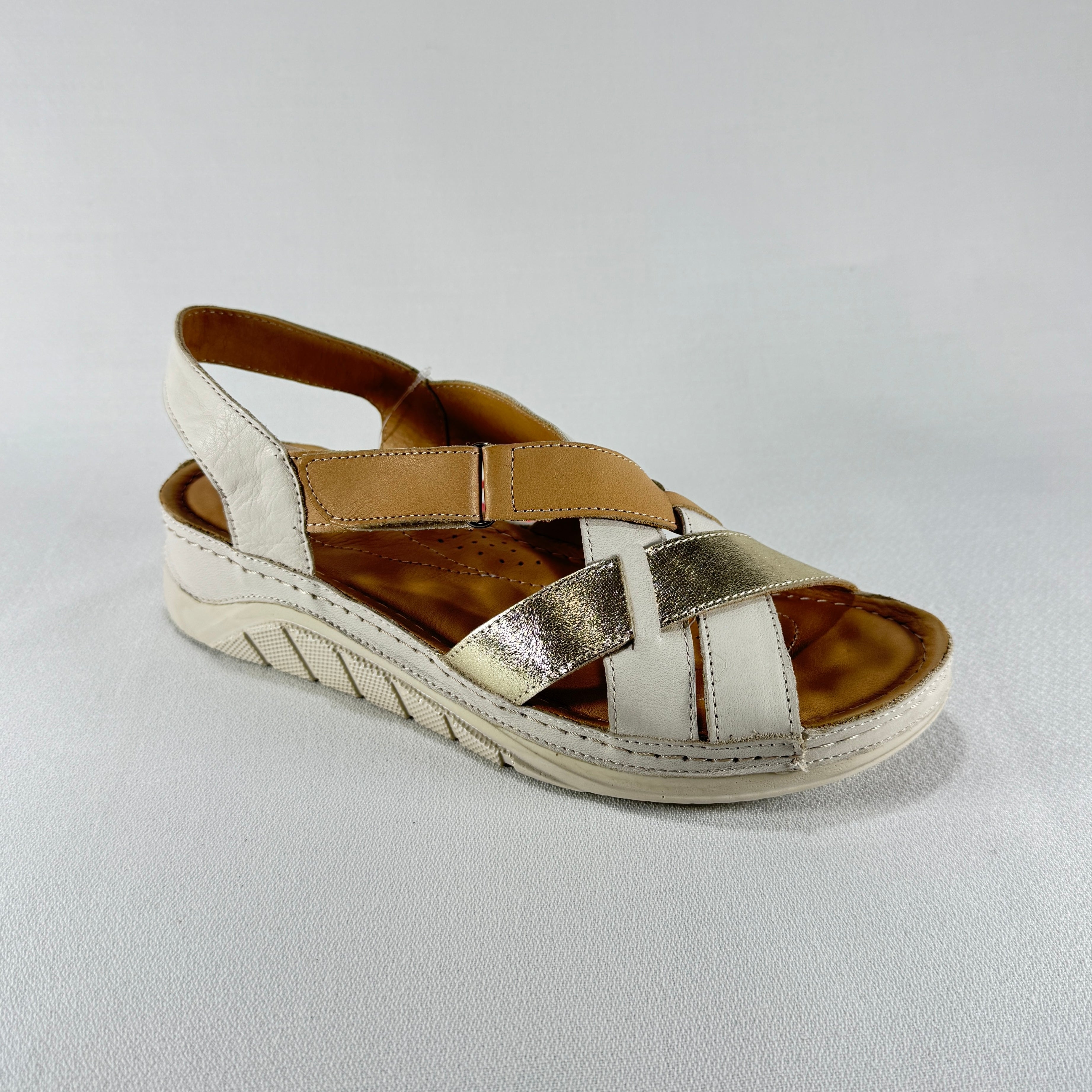 SANDALIA CRUZADA ARENA ORO 30TREINTAS L-1417