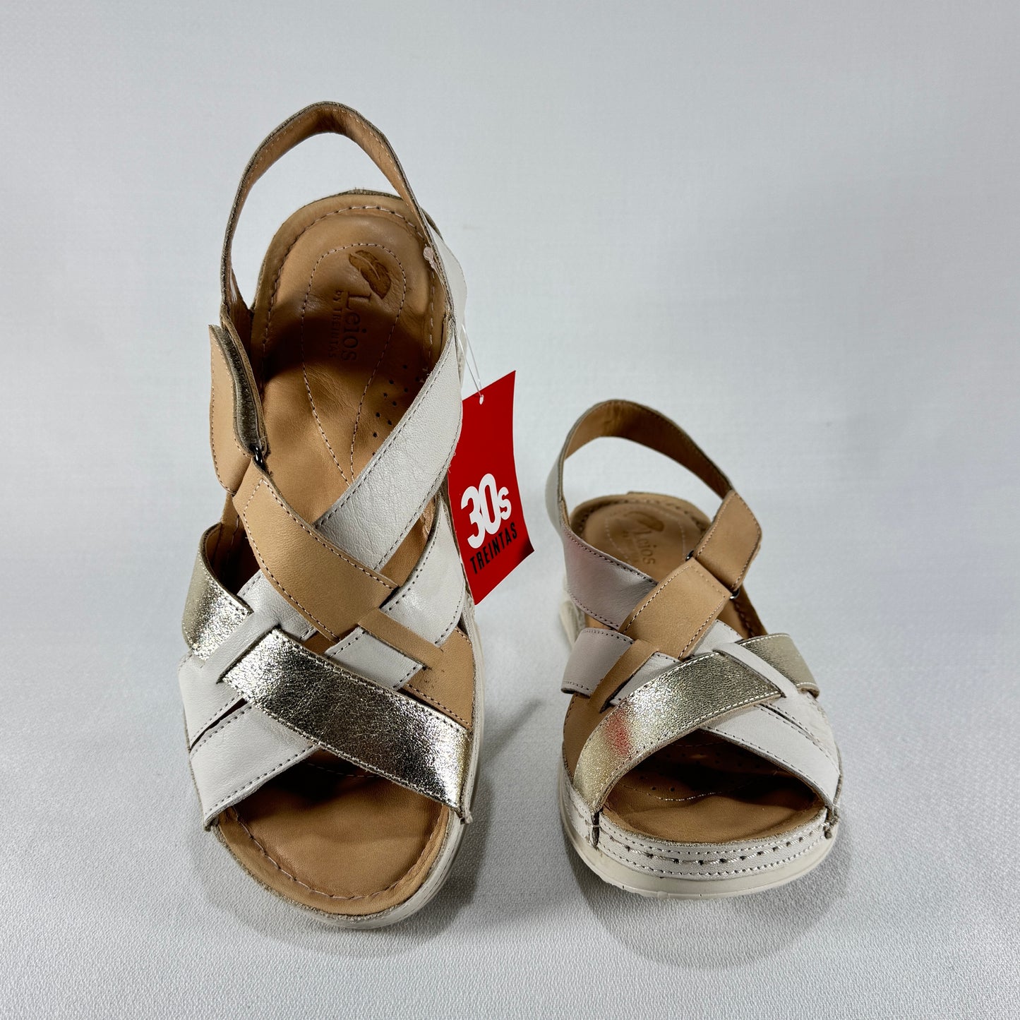 SANDALIA CRUZADA ARENA ORO 30TREINTAS L-1417
